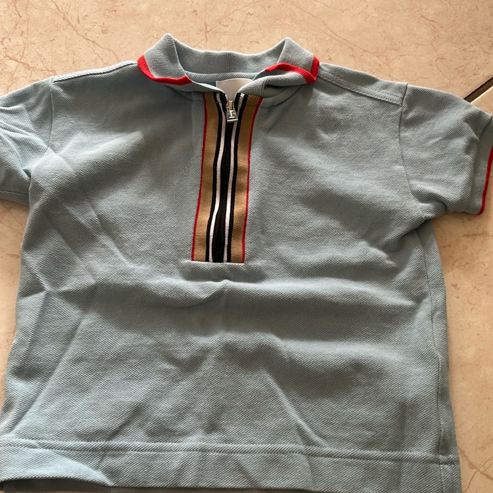 Burberry T-Shirt size 18 months